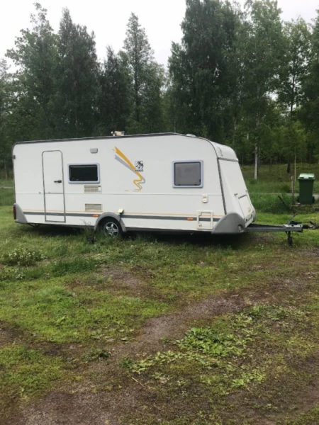 Knaus Südwind 500 barnkammarvagn Caravan - Karlsborg, Sweden