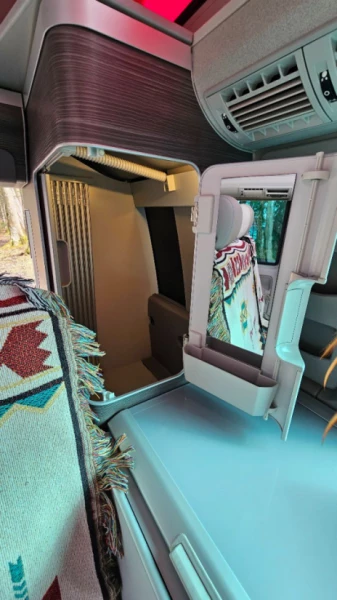 VW T6 Campingbus - Courtételle, Schweiz