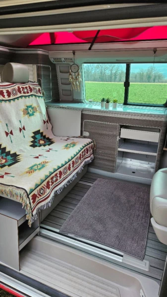 VW T6 Campingbus - Courtételle, Schweiz