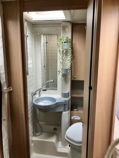 Bürstner Averso 480 TK Caravane - Wimmis, Suisse