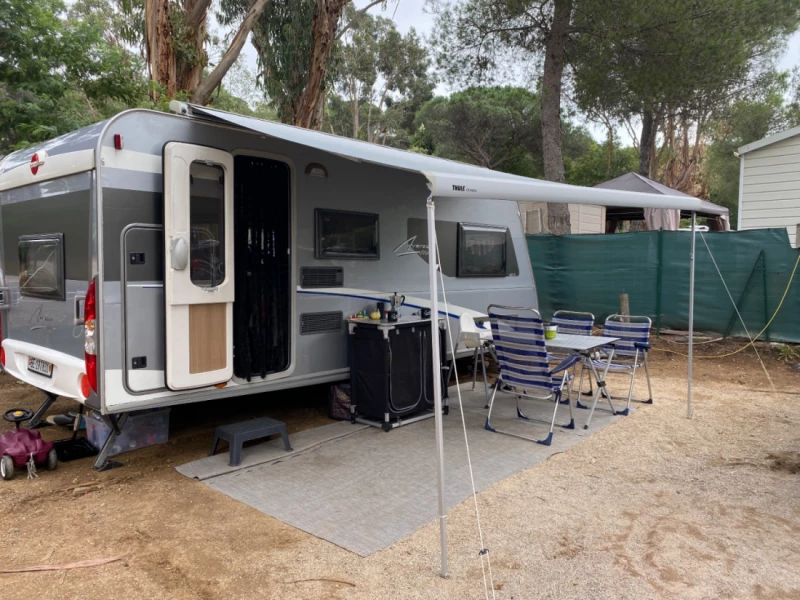 Bürstner Averso 480 TK Caravane - Wimmis, Suisse