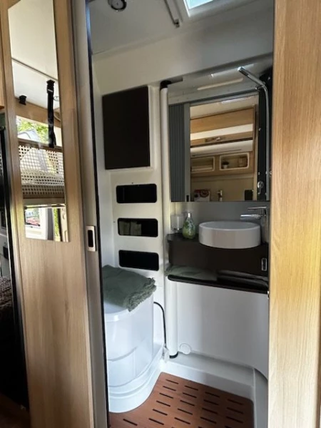 Dreamer Select Family Van (6m 5 Plätze) Campingbus - Lippoldswilen, Schweiz