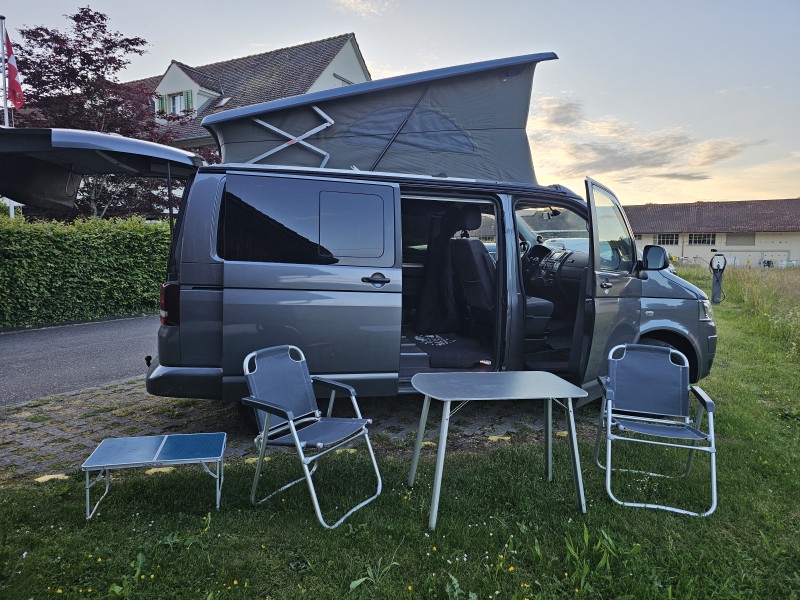 VW Beach Campingbus - Zweidlen, Schweiz