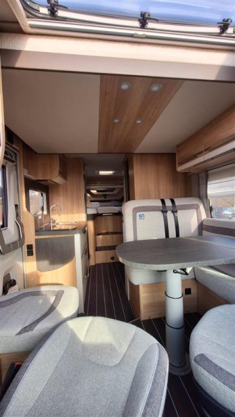 Knaus Sky Wave 650 MEG 60 Years Edition Matkailuauto - Regensdorf, Sveitsi