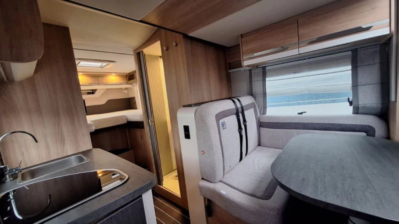Knaus Sky Wave 650 MEG 60 Years Edition Matkailuauto - Regensdorf, Sveitsi