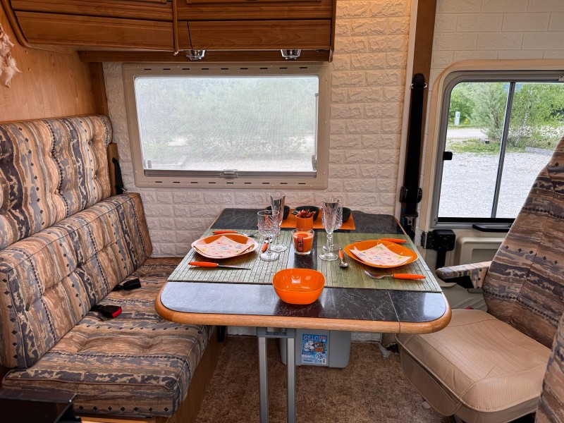 Mercedes camping-car Frankia Campingbus - Renan, Schweiz
