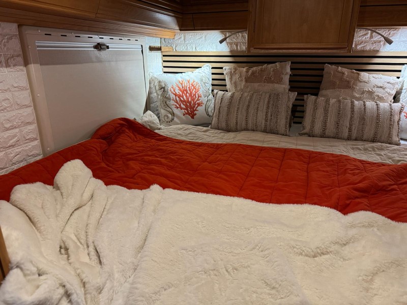 Mercedes camping-car Frankia Campingbus - Renan, Schweiz
