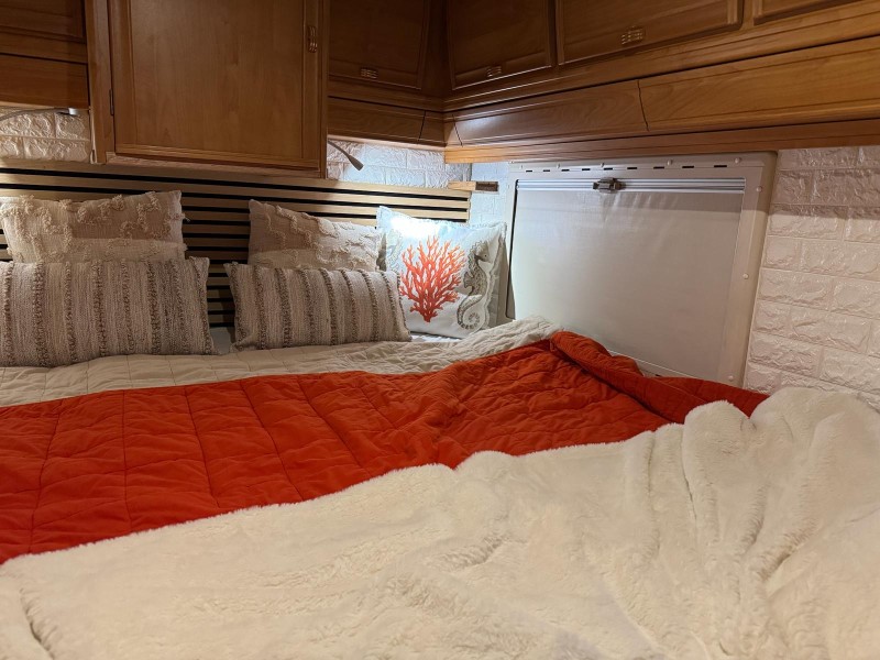 Mercedes camping-car Frankia Campingbus - Renan, Schweiz
