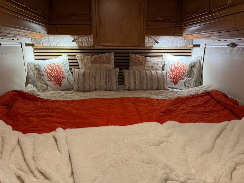 Mercedes camping-car Frankia Campingbus - Renan, Schweiz