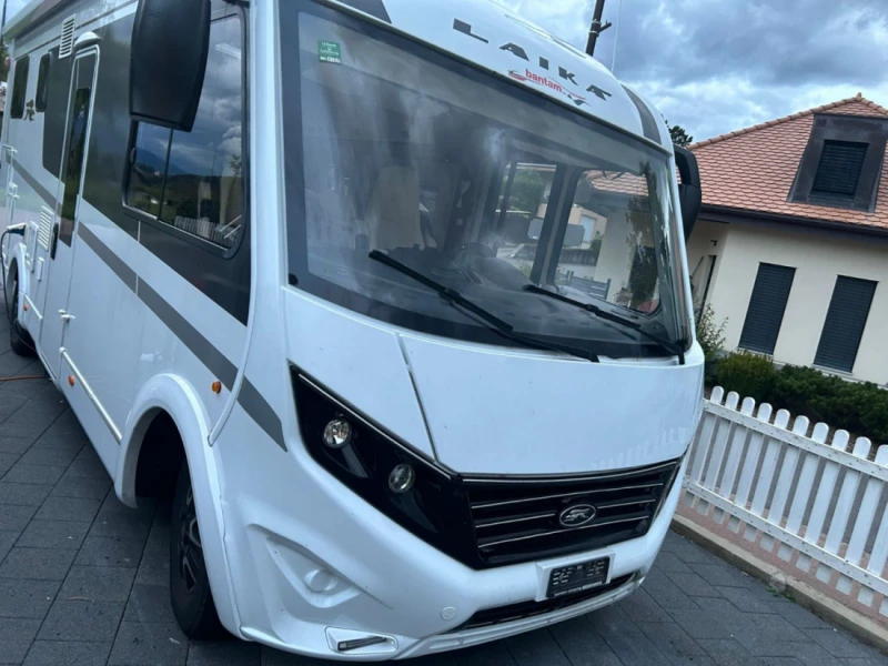 Laika COSMOS 909E EMBLEMA Wohnmobil - MONTAGNY, Schweiz