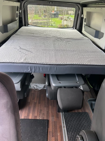Nissan NV300 Campingbus - Domdidier, Schweiz
