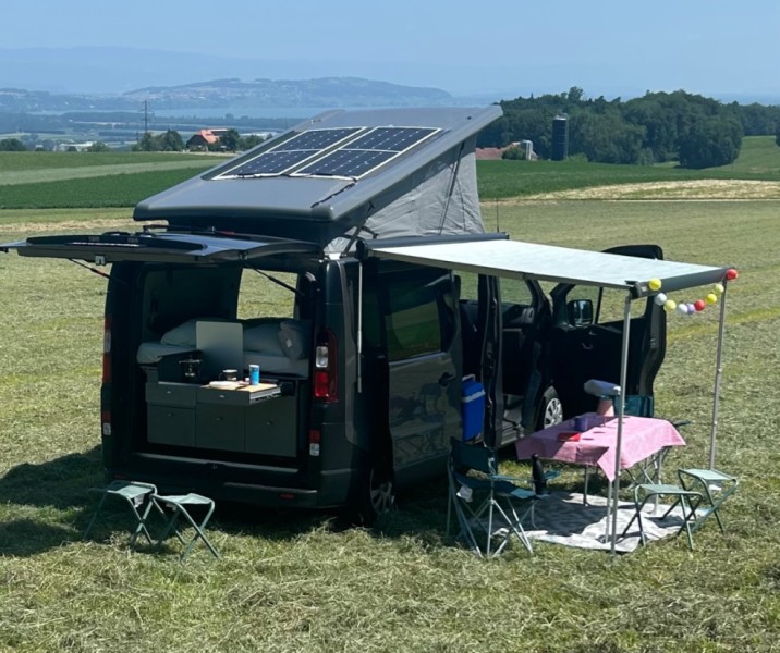 Nissan NV300 Campingbus - Domdidier, Schweiz