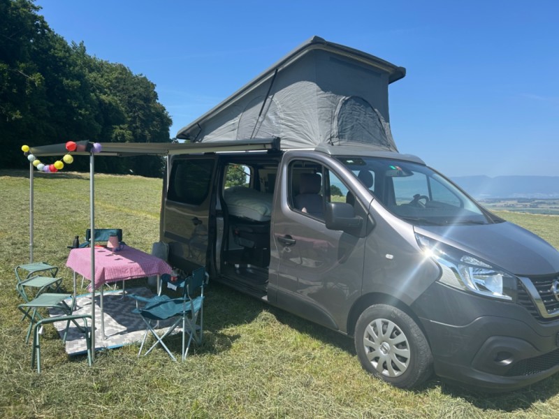 Nissan NV300 Campingbus - Domdidier, Schweiz