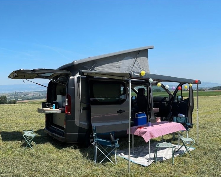 Nissan NV300 Campingbus - Domdidier, Schweiz