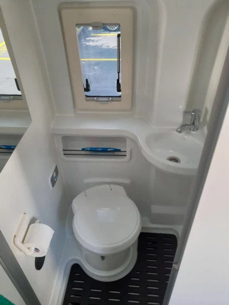 Westfalia Meridian Wohnmobil - Hirzel, Schweiz