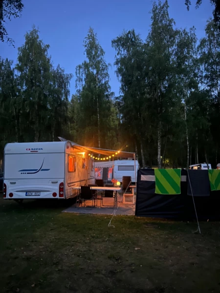 Adria Adora 552 UL Wohnwagen - Skokloster, Schweden