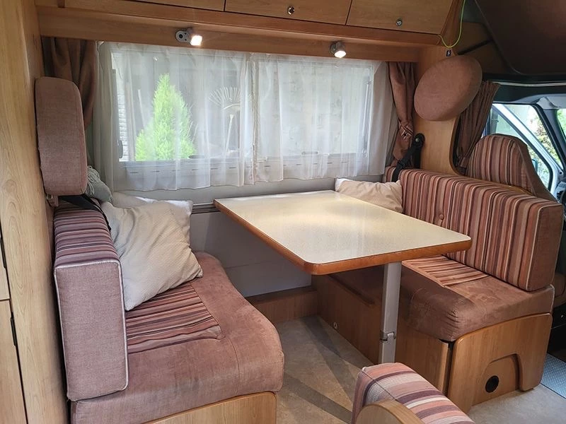 Laika X700D Wohnmobil - Bettens, Schweiz