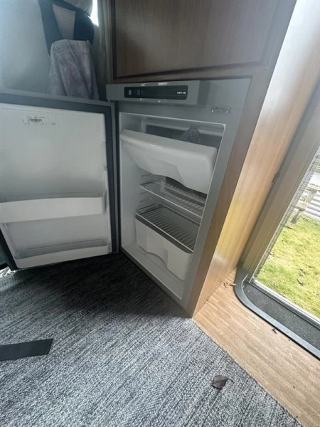 Rimor ADR98F3 Wohnmobil - Västerås, Schweden