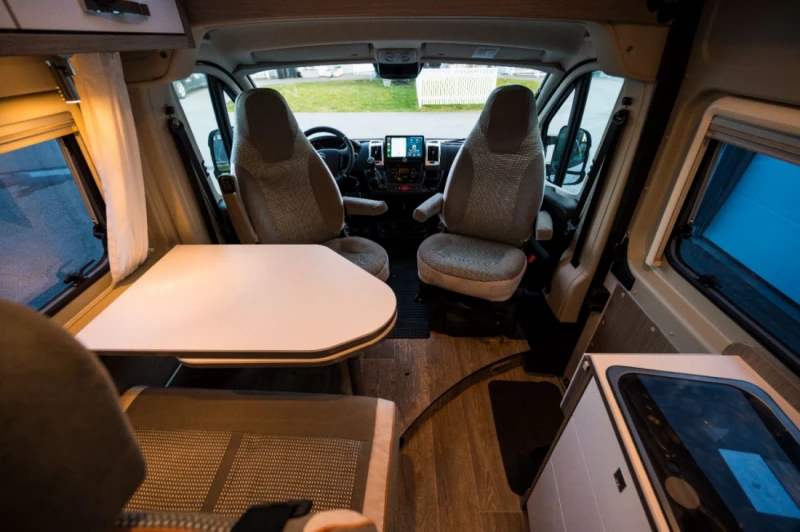 Citroën Pøssl 2win R Plus Family (hevetak) 165 HK Campingbus - Ålesund, Norwegen