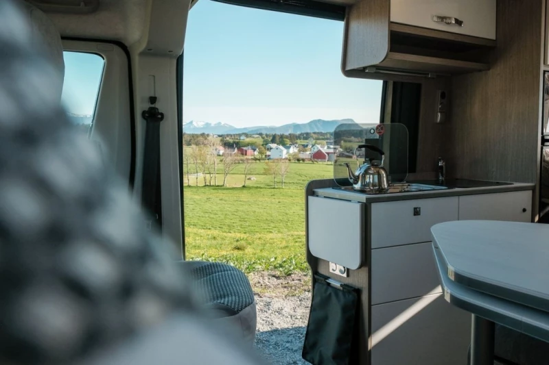 Citroën Pøssl 2win R Plus Family (hevetak) 165 HK Campingbus - Ålesund, Norwegen