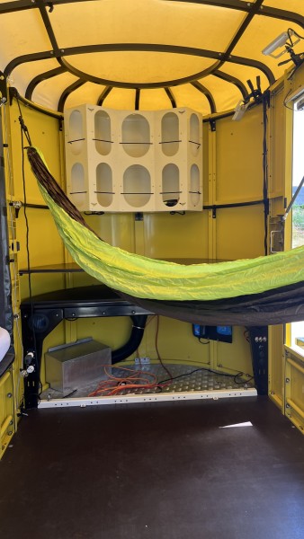 Rausschwärmer Bumblebee Wohnwagen - Avry-sur-Matran, Schweiz