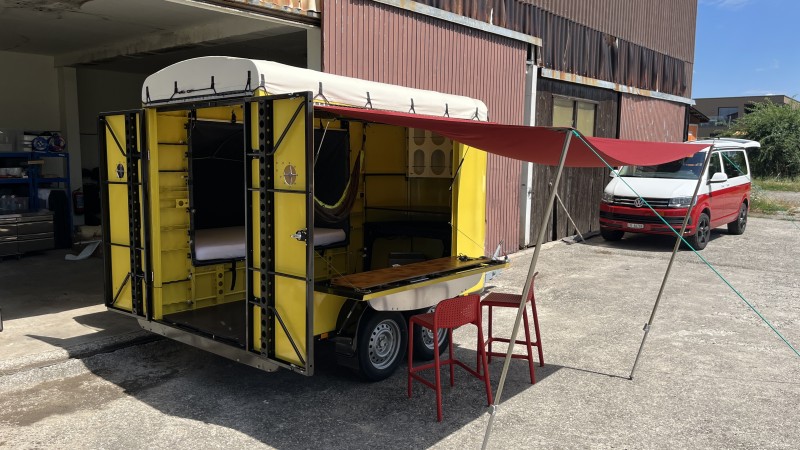 Rausschwärmer Bumblebee Wohnwagen - Avry-sur-Matran, Schweiz