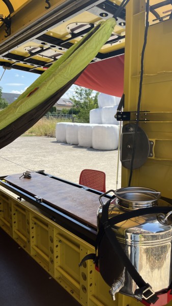 Rausschwärmer Bumblebee Wohnwagen - Avry-sur-Matran, Schweiz