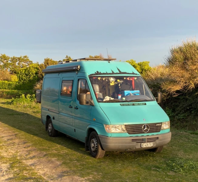 Mercedes Benz 210D Campingbus - Bäriswil, Schweiz