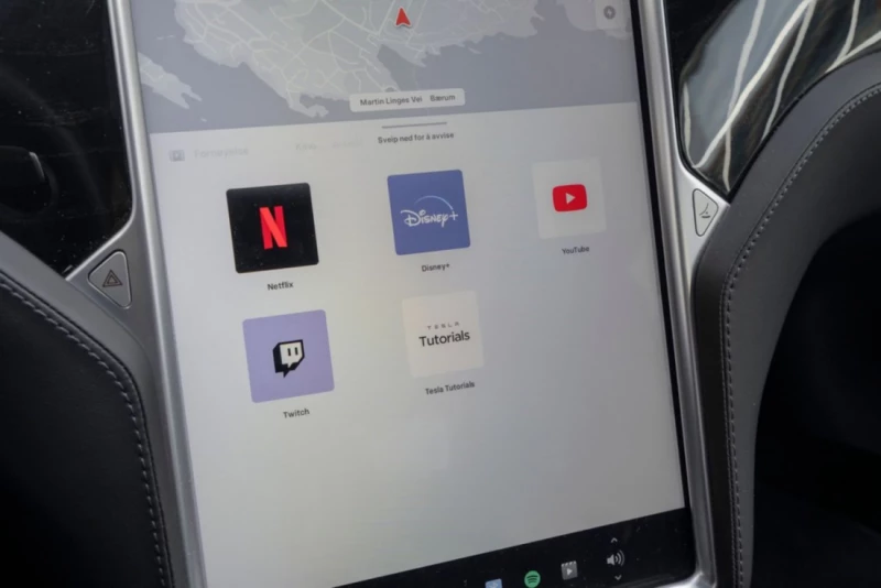 Tesla Model S Campingbus - Larvik, Norwegen