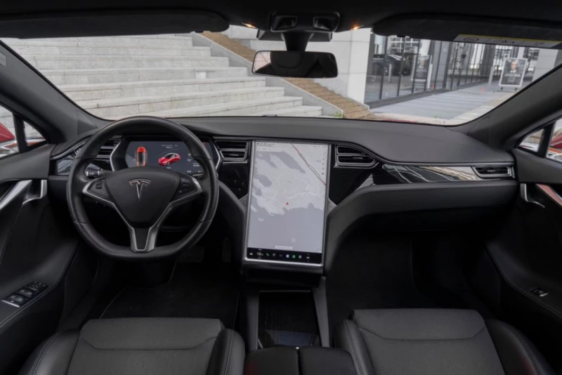 Tesla Model S Campingbus - Larvik, Norwegen