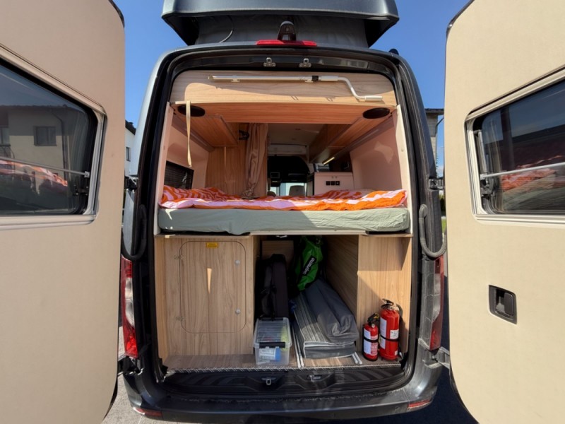 Hymer Grand Canyon S 4x4 - matkailuauto, jota voi ajaa B-kortilla. Vuodepaikat neljälle. Campingbus - Helsinki, Finnland