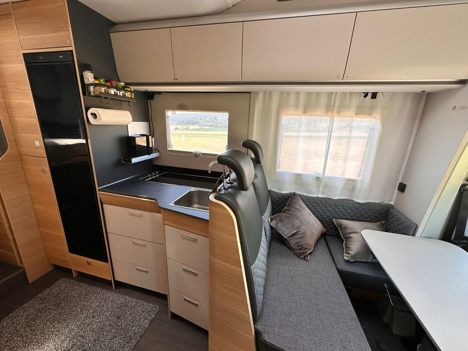 Lei Adria Coral XL 660 SL Bobil i Zürich fra 2 774 NOK / natt