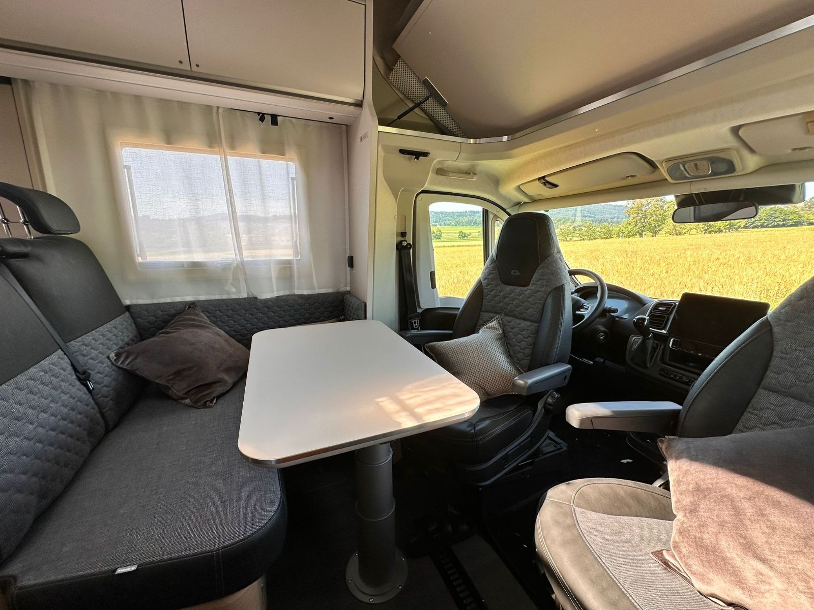 Lei Adria Coral XL 660 SL Bobil i Zürich fra 2 774 NOK / natt