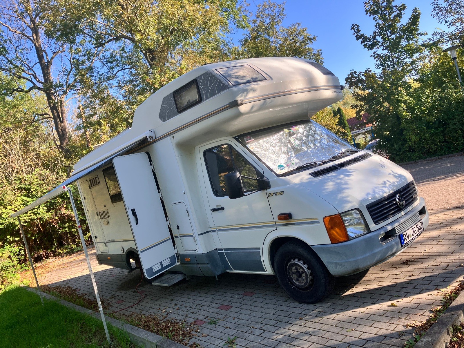braucht man für eine markise eine baugenehmigung SkyShade Sonnenstoren mit integriertem LED Abmessungen:105×60 tradesman lh3.googleusercontent.com/proxy/ZOxWPJHPNqdVLXoSyW...