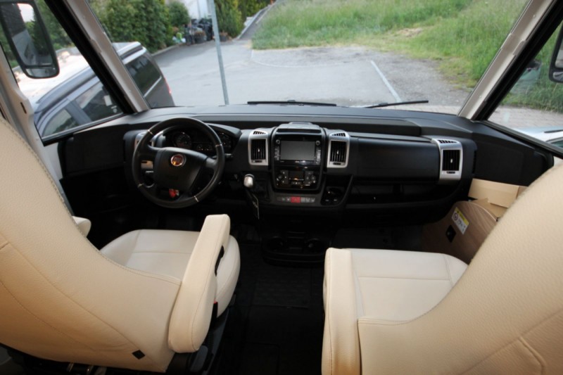 Bürstner Aviano i 700 Wohnmobil - Herdern, Schweiz