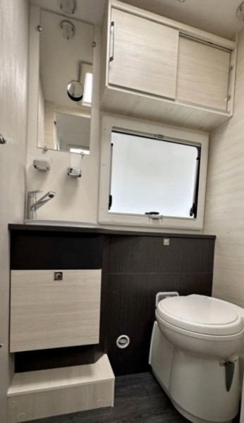 Chausson 720 Titanium Premium Wohnmobil - Cournillens, Schweiz