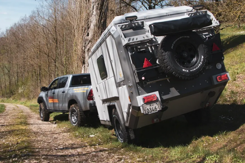 Crawler TRC 458 Wohnwagen - Eiken, Schweiz