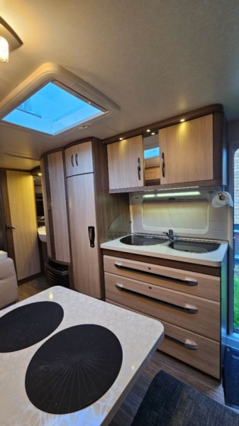 Hobby 560 Kmfe DE Luxe Wohnwagen - Eksjö, Schweden