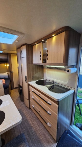 Hobby 560 Kmfe DE Luxe Wohnwagen - Eksjö, Schweden