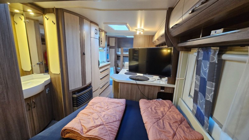 Hobby 560 Kmfe DE Luxe Wohnwagen - Eksjö, Schweden