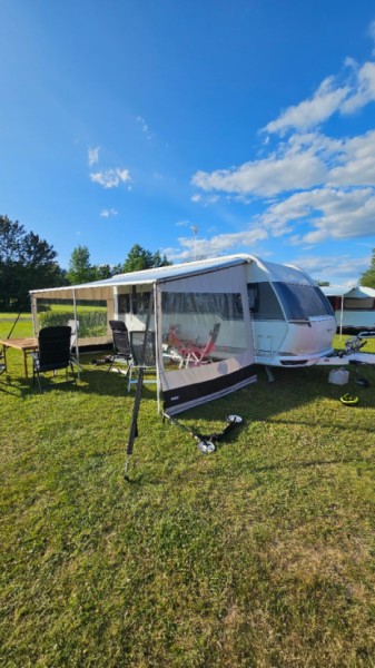 Hobby 560 Kmfe DE Luxe Wohnwagen - Eksjö, Schweden