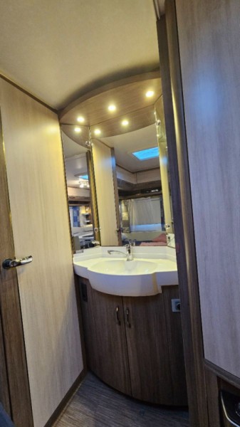 Hobby 560 Kmfe DE Luxe Wohnwagen - Eksjö, Schweden