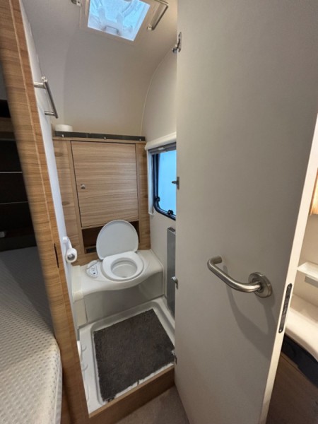 Dethleffs Camper 650 FMK Snow Plus Wohnwagen - Uddevalla, Schweden