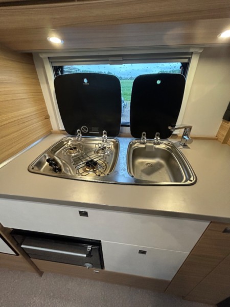 Dethleffs Camper 650 FMK Snow Plus Wohnwagen - Uddevalla, Schweden