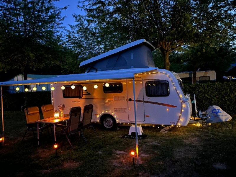 Eriba Feeling 442 Caravane - Erlenbach i.S., Suisse