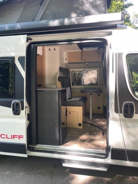 Fiat Sunlight Adventure Cliff 600 avec toit relevable, porteur Fiat Ducato 140 cv Campingbus - Corminboeuf, Schweiz