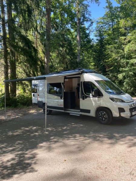 Fiat Sunlight Adventure Cliff 600 avec toit relevable, porteur Fiat Ducato 140 cv Campingbus - Corminboeuf, Schweiz