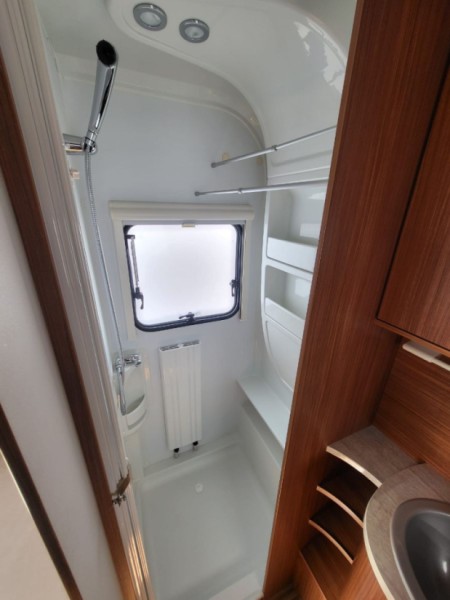 Adria Adora 542 UT mit XXL Familienbett (190cm x 220cm) Wohnwagen - Nürensdorf, Schweiz