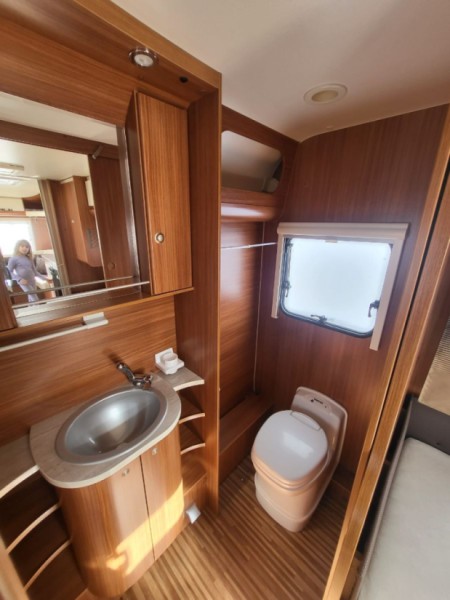 Adria Adora 542 UT mit XXL Familienbett (190cm x 220cm) Wohnwagen - Nürensdorf, Schweiz