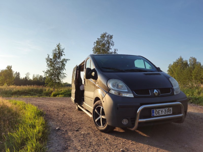 Renault Trafic II Umpikori 2.5 DCI 135 Campingbus - Vantaa, Finnland